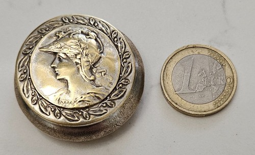 Ancien poudrier boîte à - /,