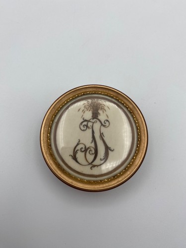 Scatola della polvere antica